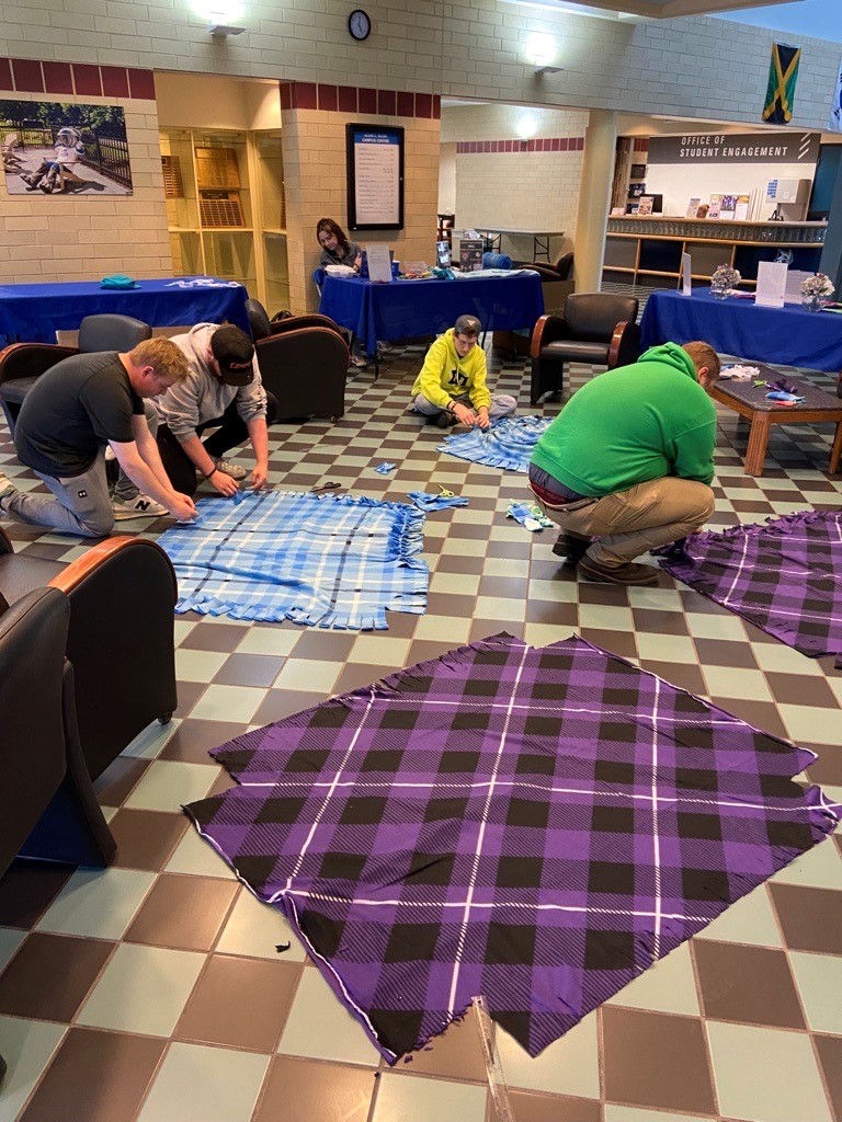 Students say 'yes' to no-sew blankets